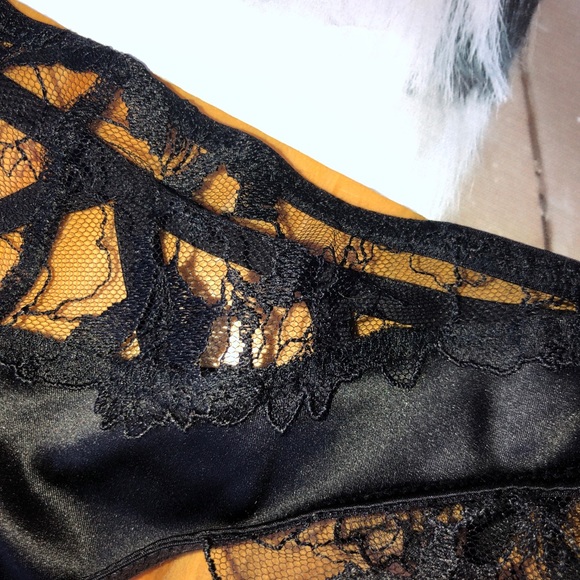 Victoria’s Secret Very Sexy Thong Satin Lace Hipster Size Medium Black NWT - Picture 3 of 12